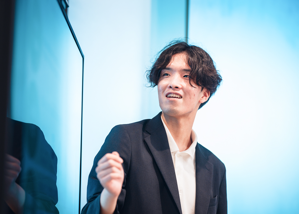 仕事にやりがいを感じる様子